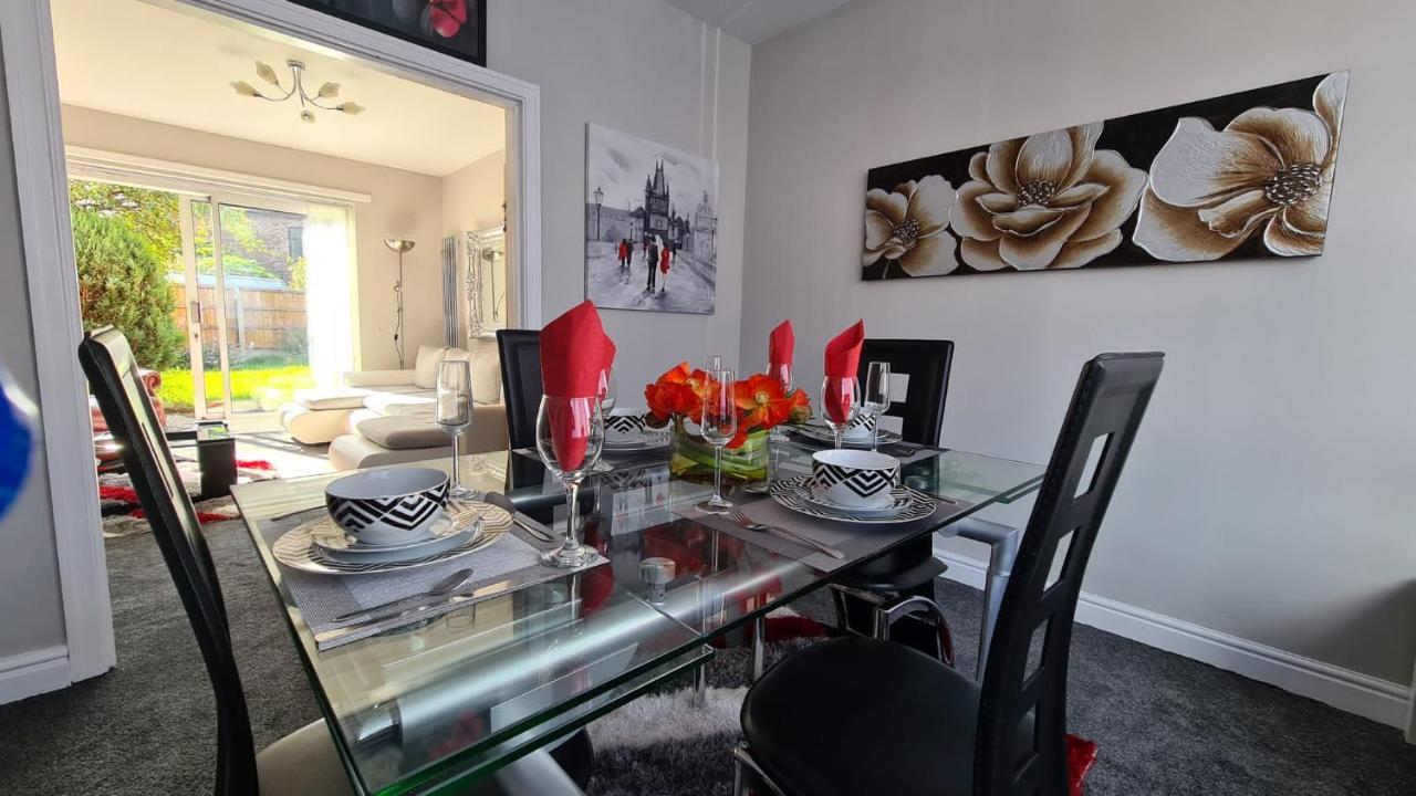 Stunning Holiday Home. Free Parking. Manchester Exteriér fotografie
